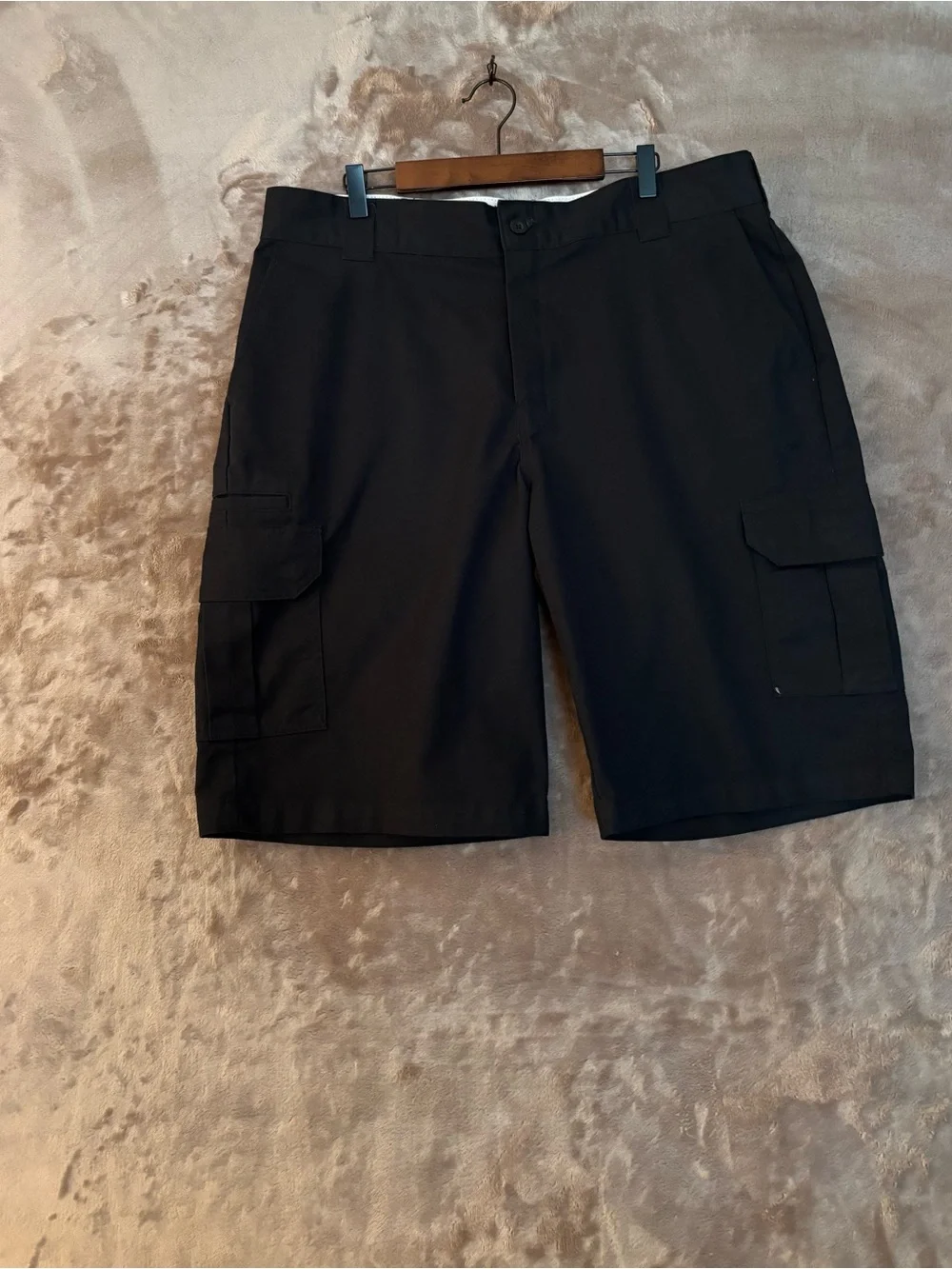 Dickies Cargo Shorts with Dual Side Pockets Men’s Size 38 Black Shorts